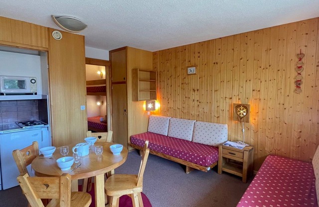 Studio for 4 in Méribel at the slopes' foot with balcony, pets allowed