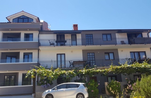 Studio in idyllic location directly by the sea