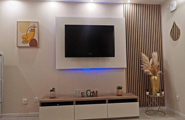 Studio Neuf Cosy, Cinéma Room RER C