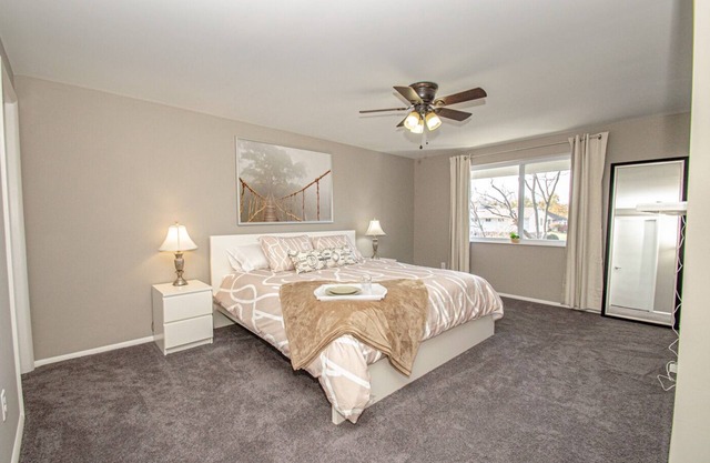 Studio Neutral Chic near Kettering Hospital & Shopping