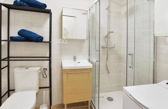Studio on quiet courtyard in town center