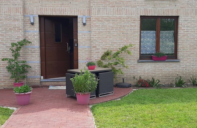 Studio on the ground floor - entrance parking garden private terrace