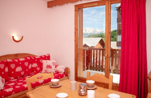 Studio PMR 2 Pers avec Balcon Sud-Est et Accès Piscine, à 300m des Pistes - FR-1-504-341