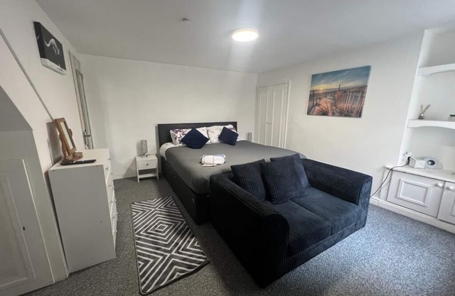 Studio property for contractor in Chorley