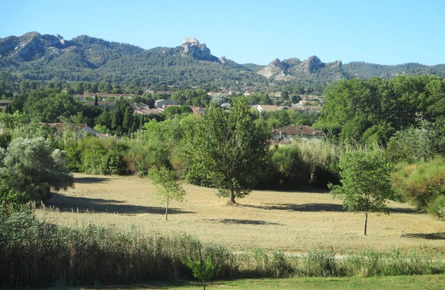 STUDIO SAINT REMY TERRACE WITH VIEW OF THE ALPILLES