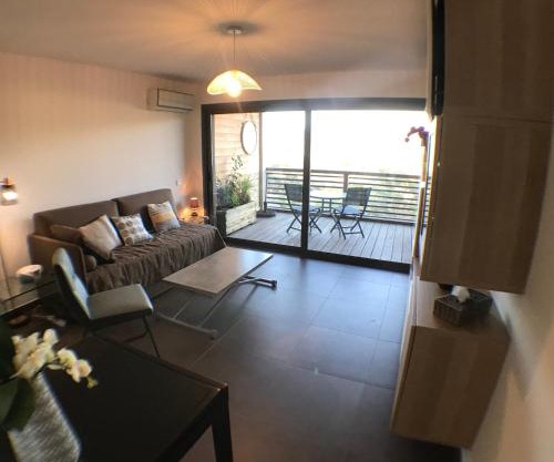 Studio standing Piscine vue mer