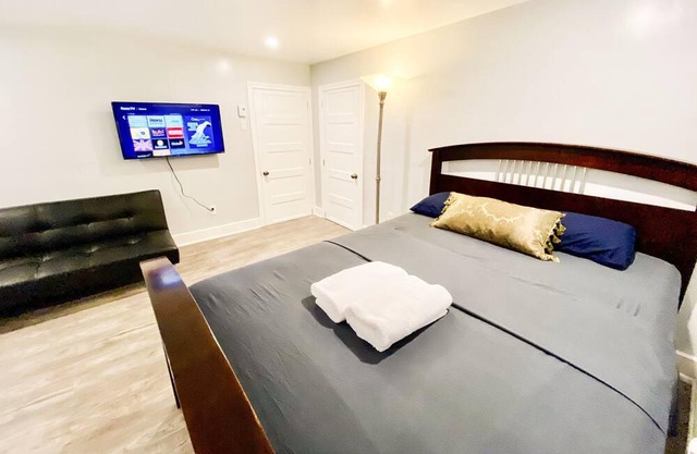 Studio w/NETFLIX, Ensuited Bathroom in Centre Montreal