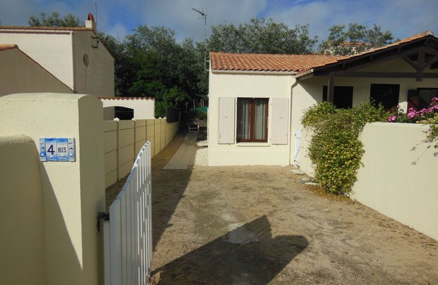 Studio with covered terrace 150m from Matha beach