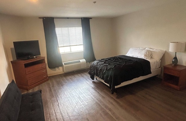 Studio with AC, fitness room, WiFi in Houston