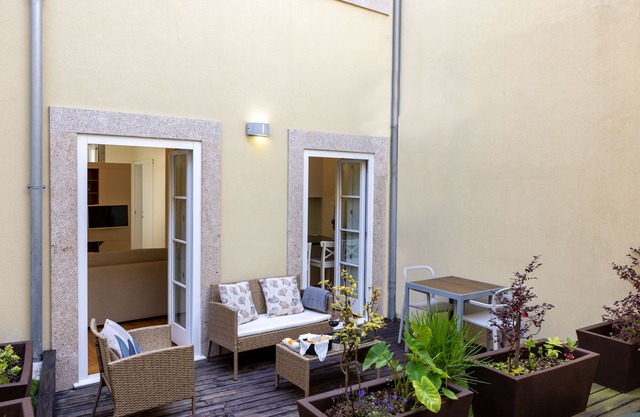 Studio with courtyard, at 3 min walking from the beach and 20 from center by BUS
