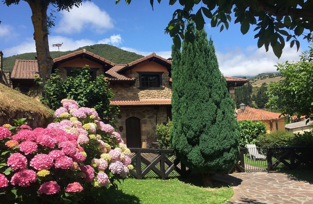 STUDIO WITH TERRACE AND GARDEN POTES - PICOS DE EUROPA - CANTABRIA