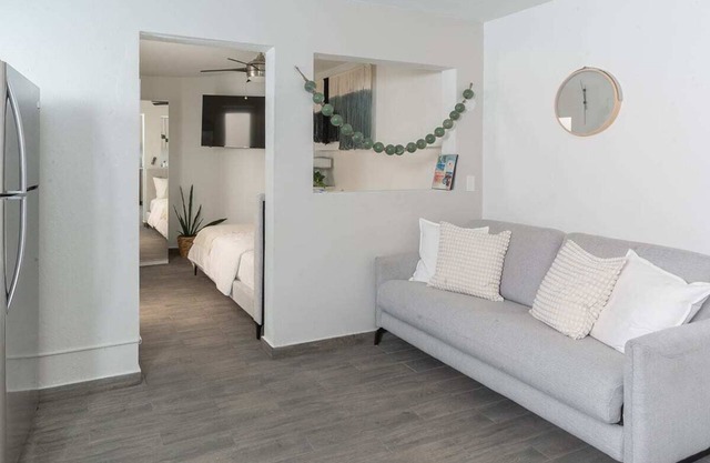 Studios 2 -3 two 2/2 BATH Beach, shared pool,patio