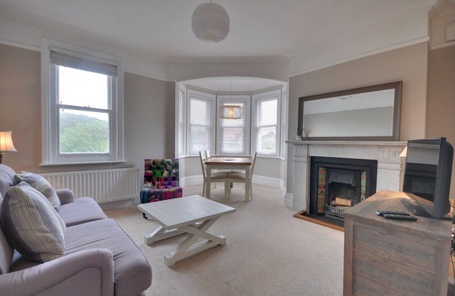 Studland Retreat - an apartment that sleeps 6 guests in 3 bedrooms