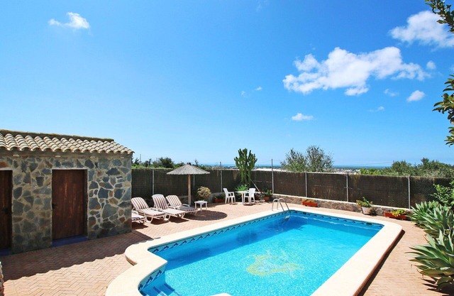 Stunning private villa for 4 guests with WIFI, A/C, private pool, TV, patio and pets allowed