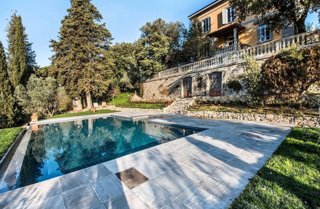 Stunning private villa for 14 guests with A/C, WIFI, private pool, TV, patio and pets allowed