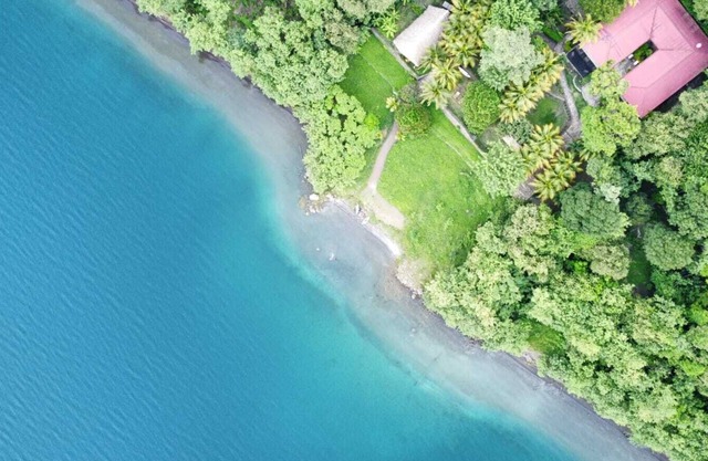 Stunning Secluded Lakefront Villa for Families and Groups - Pet Friendly!