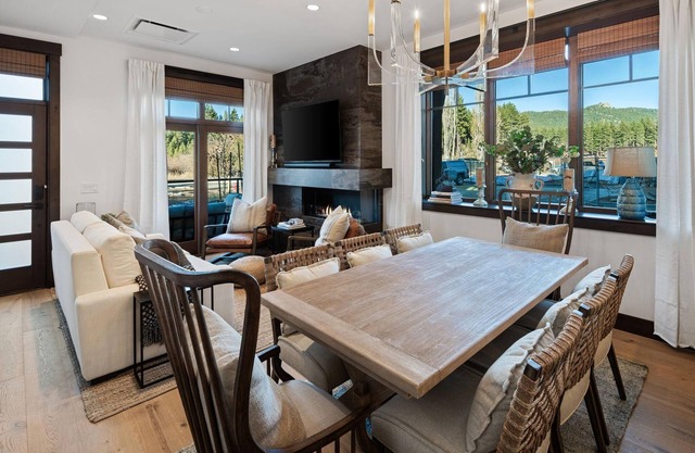 Stunning 1256 sqft. 2 bed, 2.5 bath Condominium