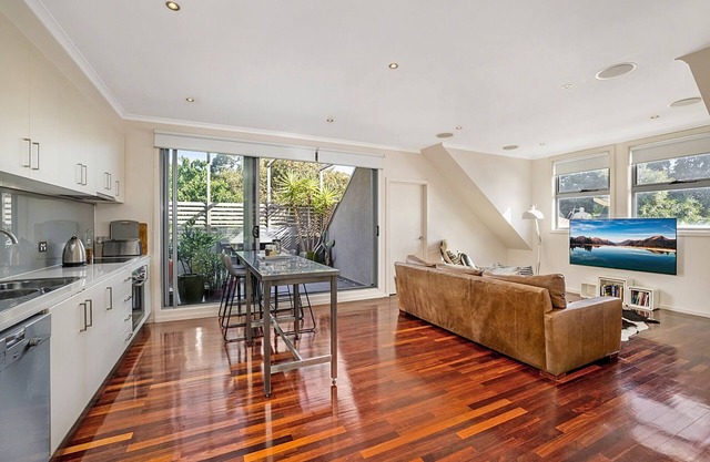 Stunning 2-Bed Unit with BBQ Patio near Dining