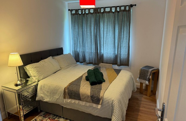Stunning 2 bedroom ground floor flat near Wimbledon and Southfields