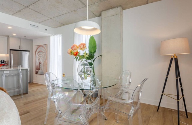 Stunning 2 BR condo in MTL OLd Port|+Free Parking