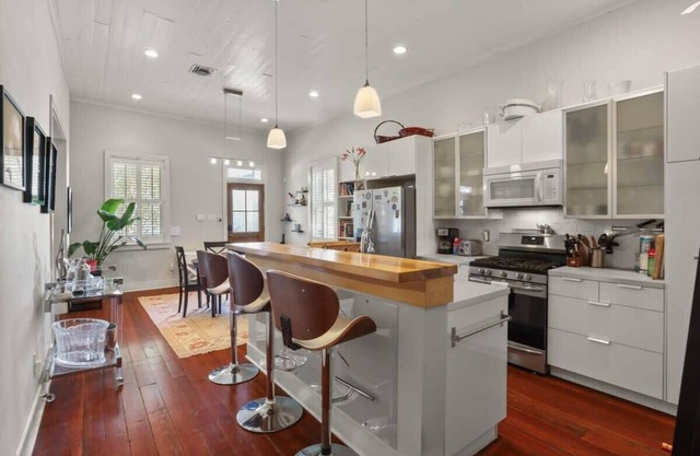 Stunning 2BD | Uptown-Music Vibes | Gated Parking
