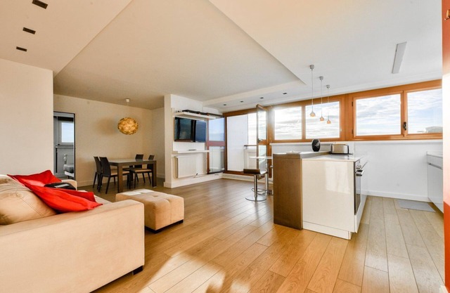 Stunning 2BR Flat with pool & balcony view on Eiffel Tower