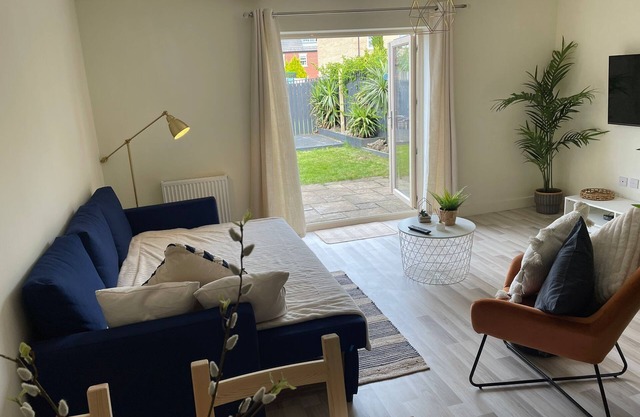 Stunning 3 bedroom home with free parking and wifi