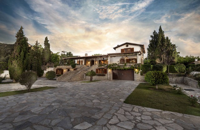 Stunning 3 stories Villa & Bungalow by the sea!