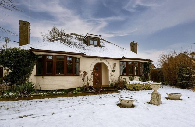 Stunning 4 BD Bungalow Banbury Northamptonshire
