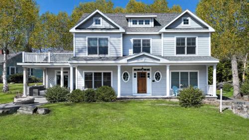 Stunning 5 BDR Walk to York Harbor Beach