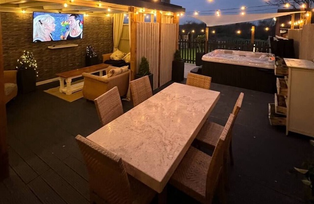 Stunning 5 Bed Victorian home (optional hot tub)