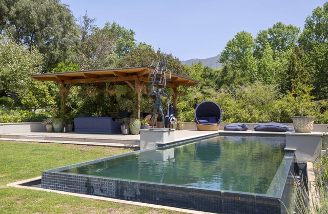 Stunning 5 bedroom home in Bishopscourt