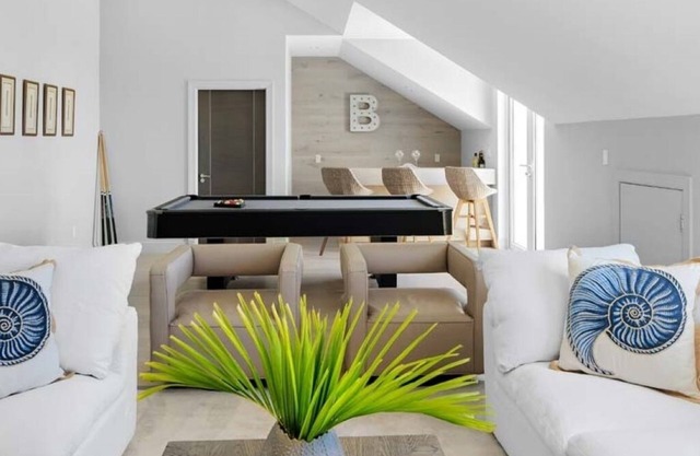 Stunning 5 BR Home - Tennis - Beach - Resort Club