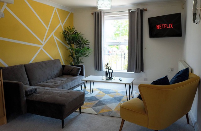Stunning 6-Bed House in Milton Keynes
