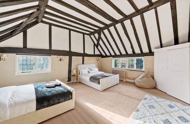 Stunning 6 Bedroom Countryside Mansion with Swimming Pool and Tennis Court