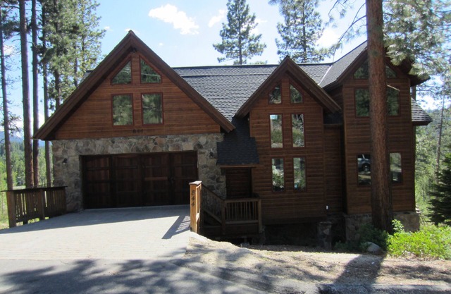 Stunning and spacious luxury home! Beautiful views and lots to do
