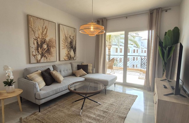 Stunning Apartment in Mi Capricho, Calahonda.