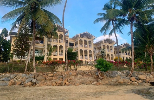 Stunning apartment on Grafton Beach with pool and direct access to beach