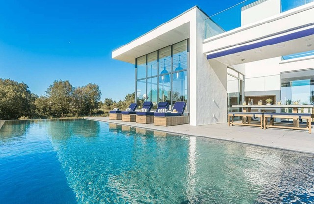 Stunning Aroeira Villa | 5 bedrooms |.