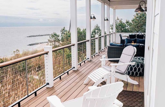 Stunning Bay Front Escape + Private Beach + P-Pong