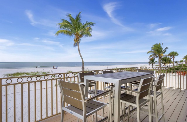 ☀️Stunning Beachfront Home-Direct Water Views-Beachfront Palace☀️