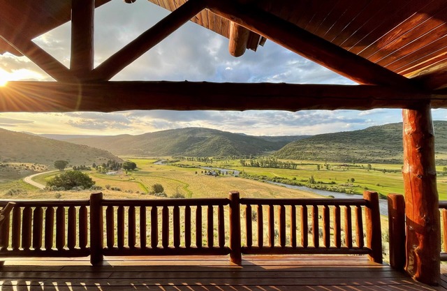 Stunning Cabin w/Huge Deck & Amazing River Valley Views - WIFI