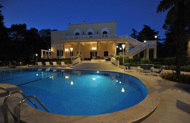 Stunning Castle style Villa, air-con, 15 x 7m pool, stunning gardens, in town