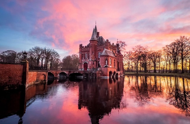 Stunning Castle near Bruges - Immerse in History and Beauty