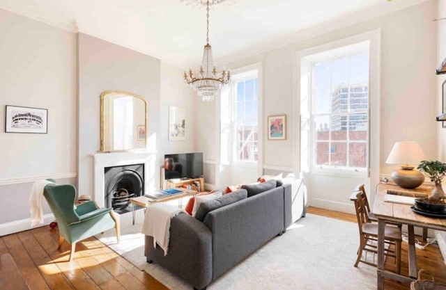 STUNNING City Centre Living - with parking
