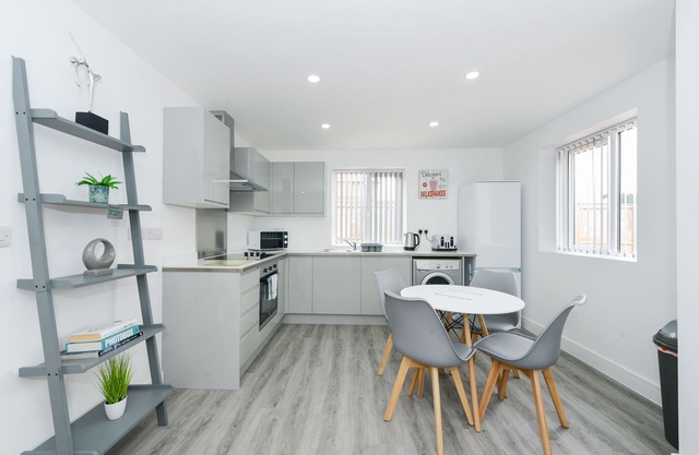 Stunning & Cosy 2bed Apt, Low Carbon, Parking