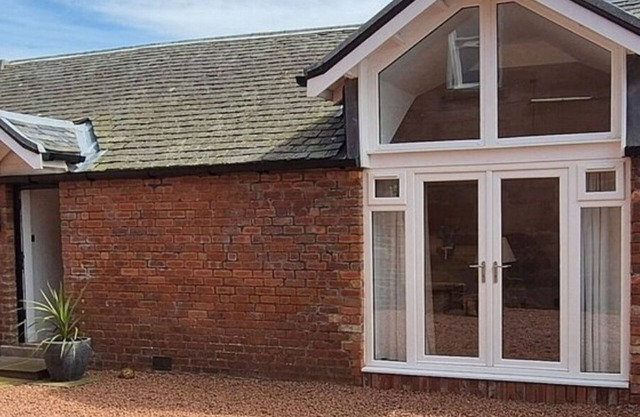 Stunning Cottage Self Catering at St Andrew's House Prestwick - Dog friendly!
