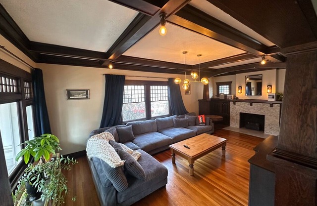 Stunning craftsman with Pizza Oven, Hot tub, EV charging, Gym and Game Room