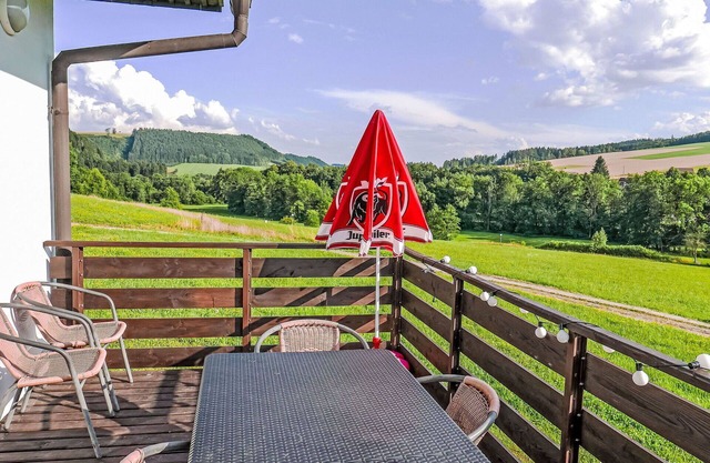 Stunning private villa for 8 guests with pool, WIFI, TV, patio, pets allowed and panoramic view
