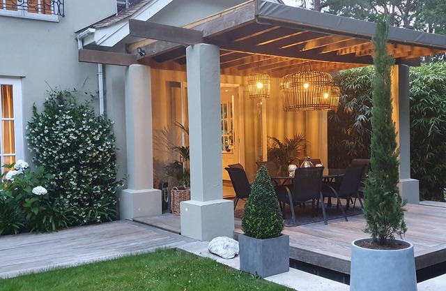 Stunning Designer's Residence In Ascot with Jacuzzi, Cinema Room for up to 16